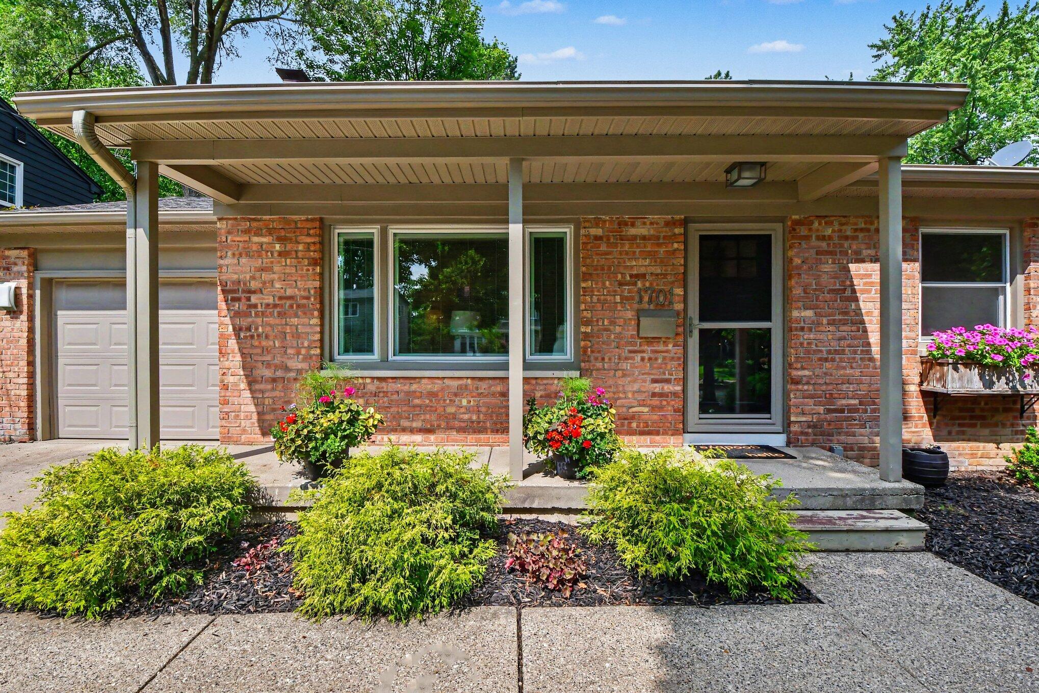 1701 Whitfield Road Southeast Grand Rapids, MI 49506 - Photo 2 of 22 005_file_2453