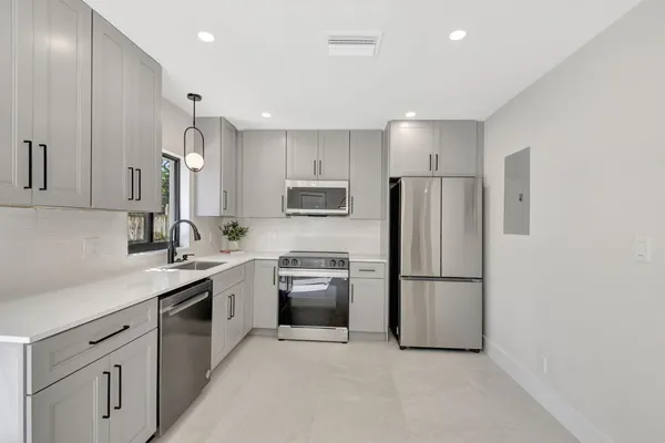 $3,400 | 2894 Florida Boulevard, Delray Beach, FL 33483