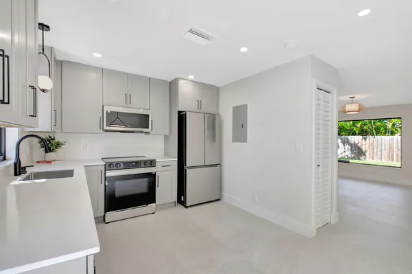 $3,400 | 2894 Florida Boulevard, Delray Beach, FL 33483