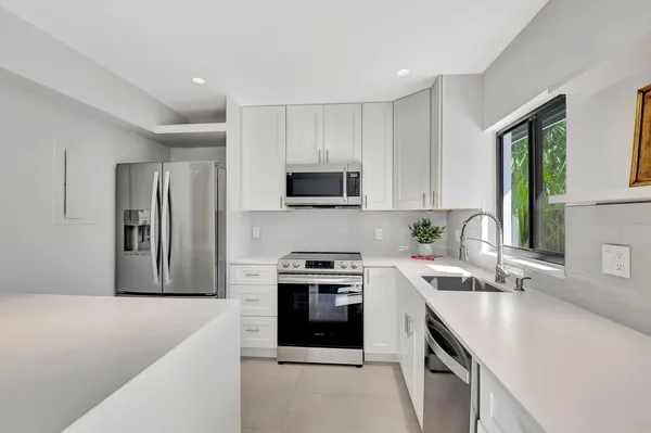 $3,400 | 2894 Florida Boulevard, Delray Beach, FL 33483