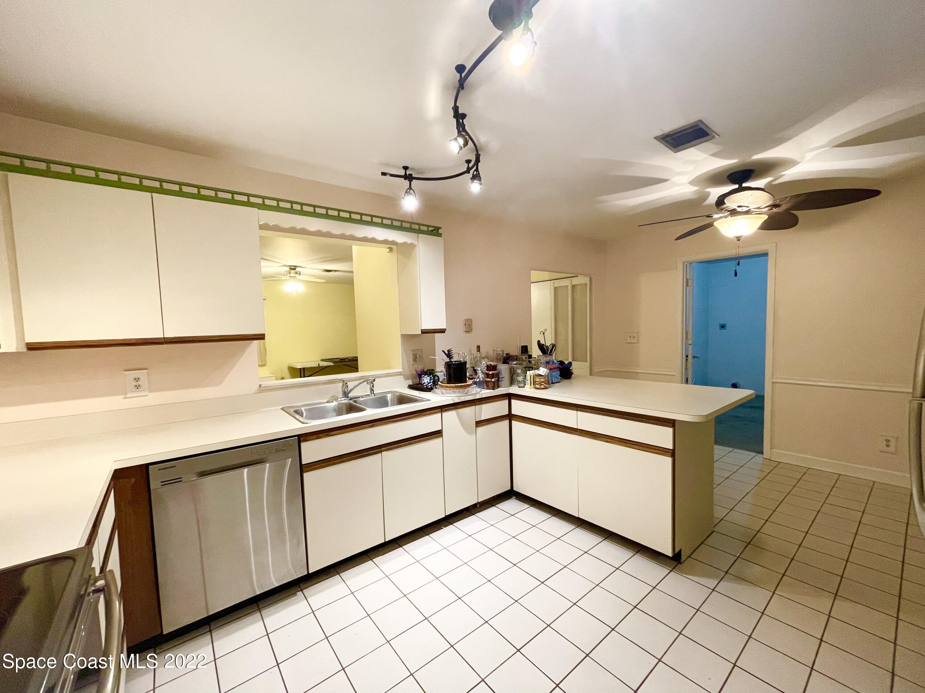 655 Roseland Road Sebastian, FL 32958 - Photo 14 of 27 F62A002B-ECFE-44D7-9336-3FD54426837F