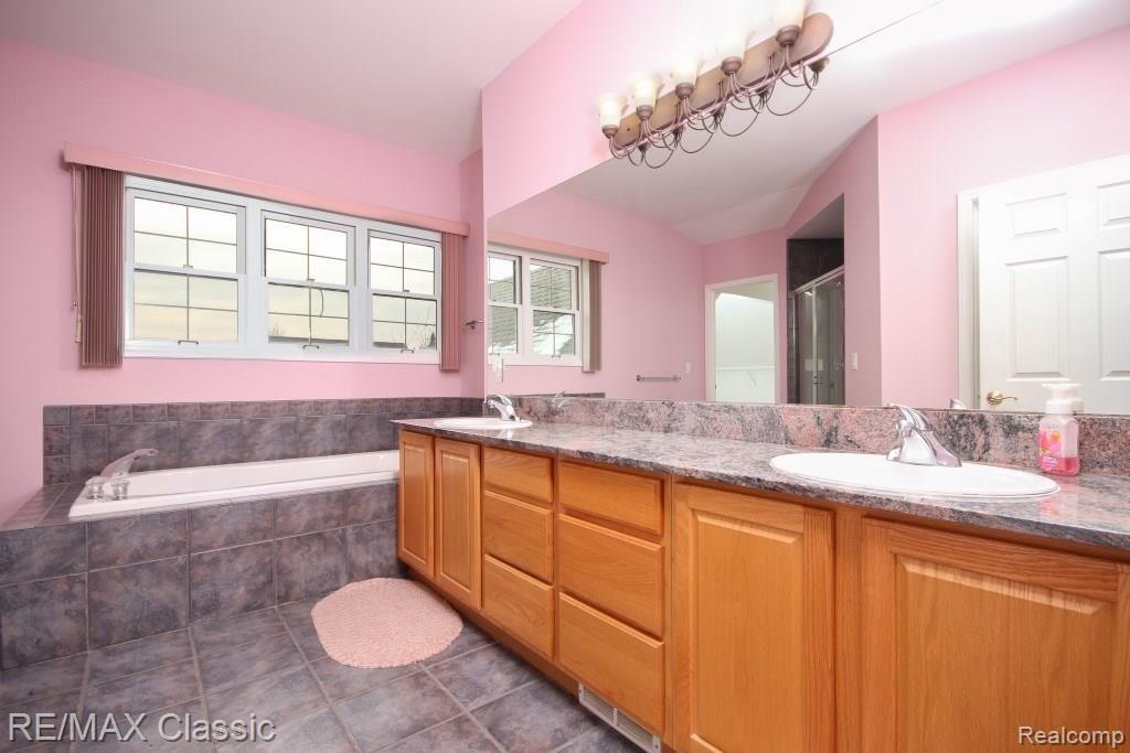 47790 Pavillon Road Canton, MI 48188 - Photo 35 of 45 Master Bath