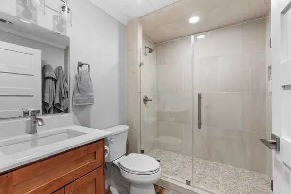 $2,650 | 501 South Olive Street, Fredericksburg, TX 78624