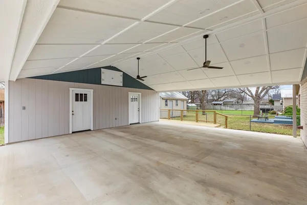 $2,650 | 501 South Olive Street, Fredericksburg, TX 78624