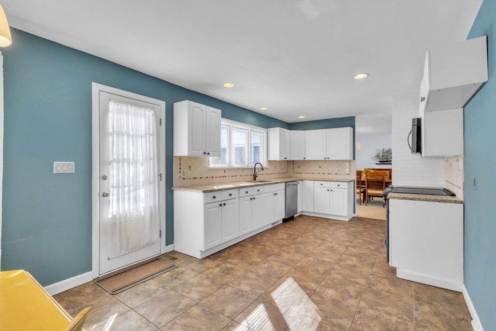 48 Parker Hill Road Gardner, MA 01440 - Photo 4 of 35 Gallery Image 4