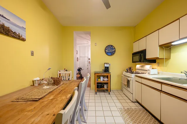 $2,700 | 413 1st Street, Unit 2E, Hoboken, NJ 07030