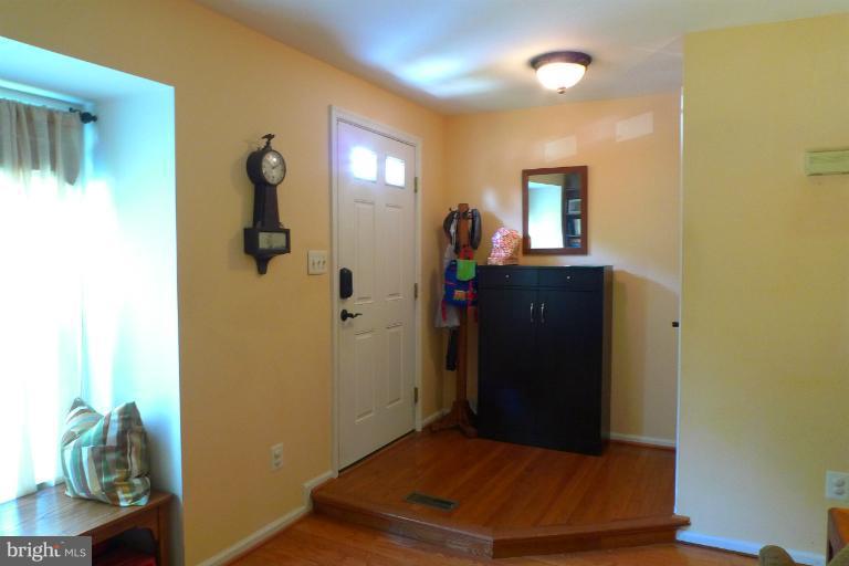 8495 Springfield Oaks Drive Springfield, VA 22153 - Photo 2 of 24 Interior (General)