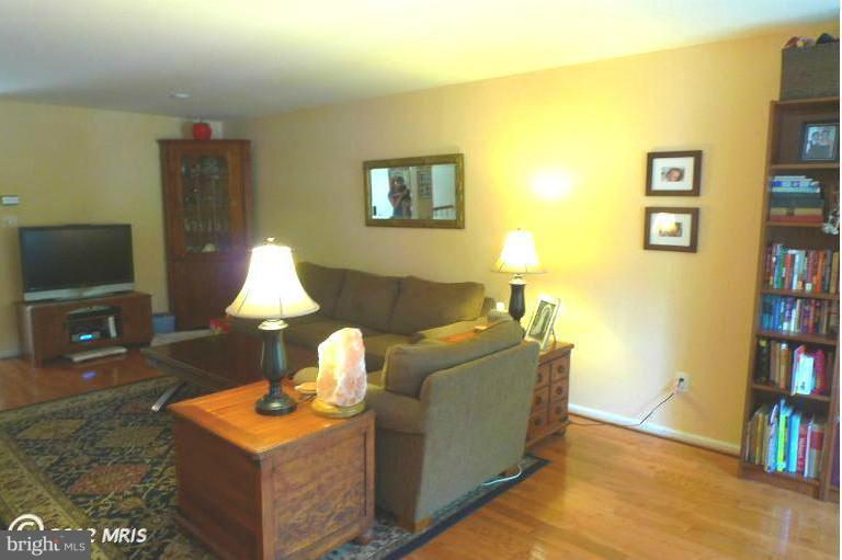 8495 Springfield Oaks Drive Springfield, VA 22153 - Photo 20 of 24 Living Room