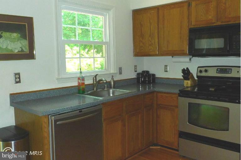 8495 Springfield Oaks Drive Springfield, VA 22153 - Photo 22 of 24 Kitchen