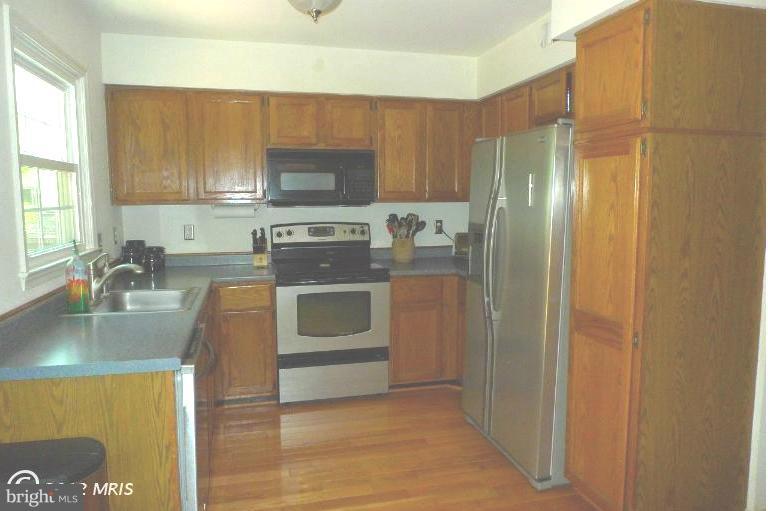 8495 Springfield Oaks Drive Springfield, VA 22153 - Photo 9 of 24 Kitchen