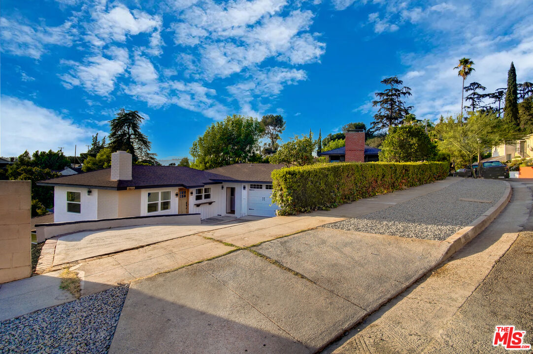 1805 Parkview Drive Alhambra, CA 91803 - Photo 5 of 36