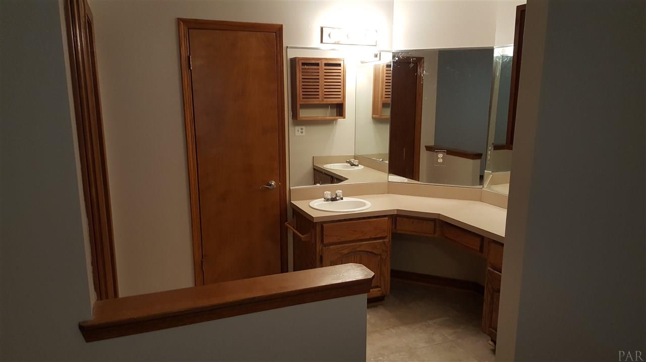 5709 Northrop Road Milton, FL 32570 - Photo 8 of 10 Gallery Image 8