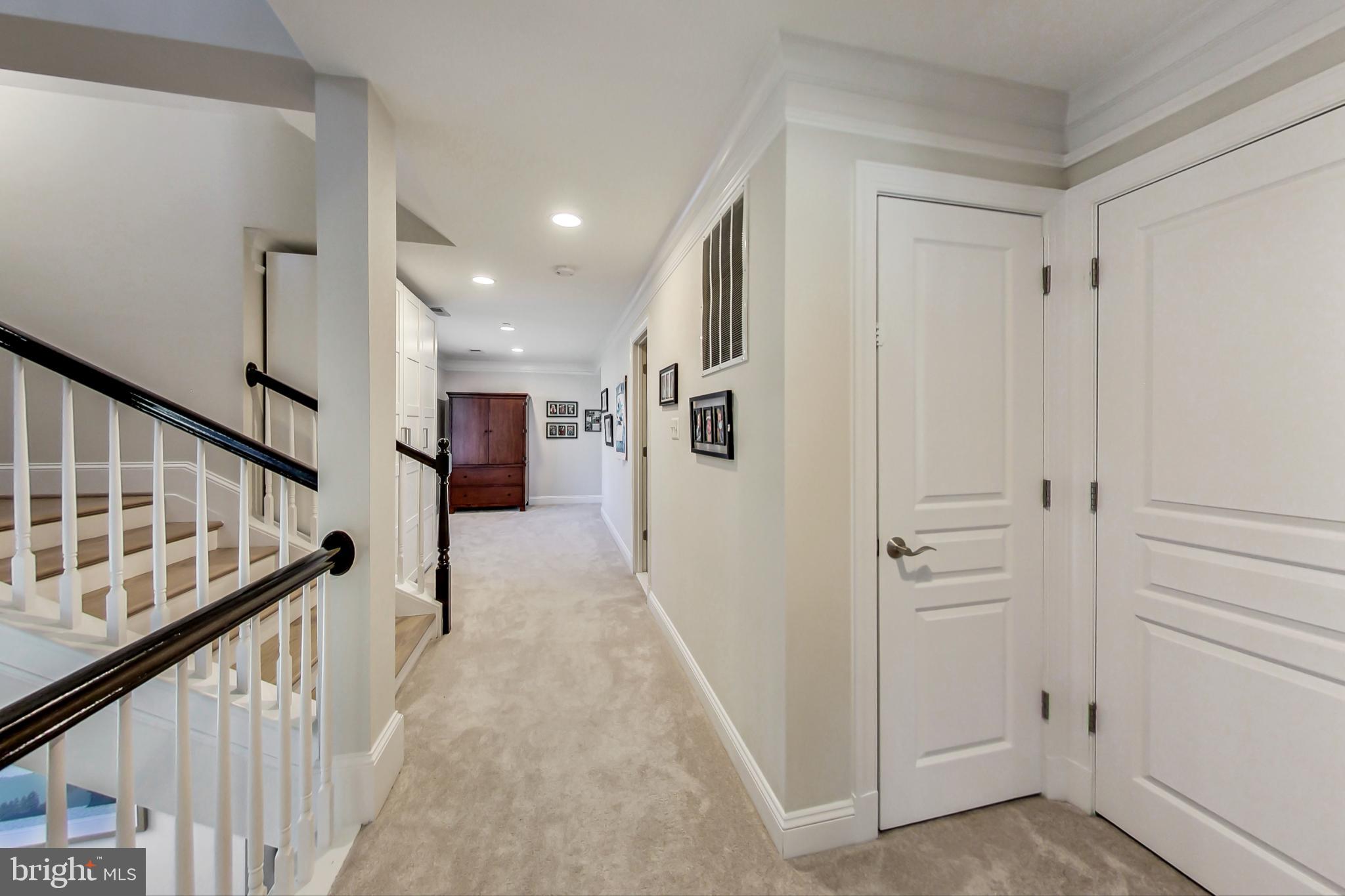 5922 Walhonding Road Bethesda, MD 20816 - Photo 22 of 65 2nd floor Hallway