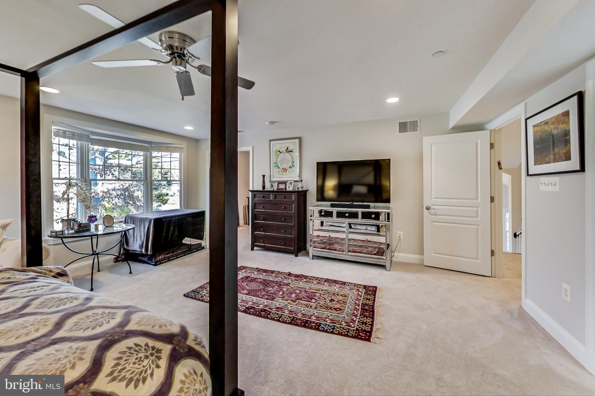 5922 Walhonding Road Bethesda, MD 20816 - Photo 24 of 65 Primary Bedroom