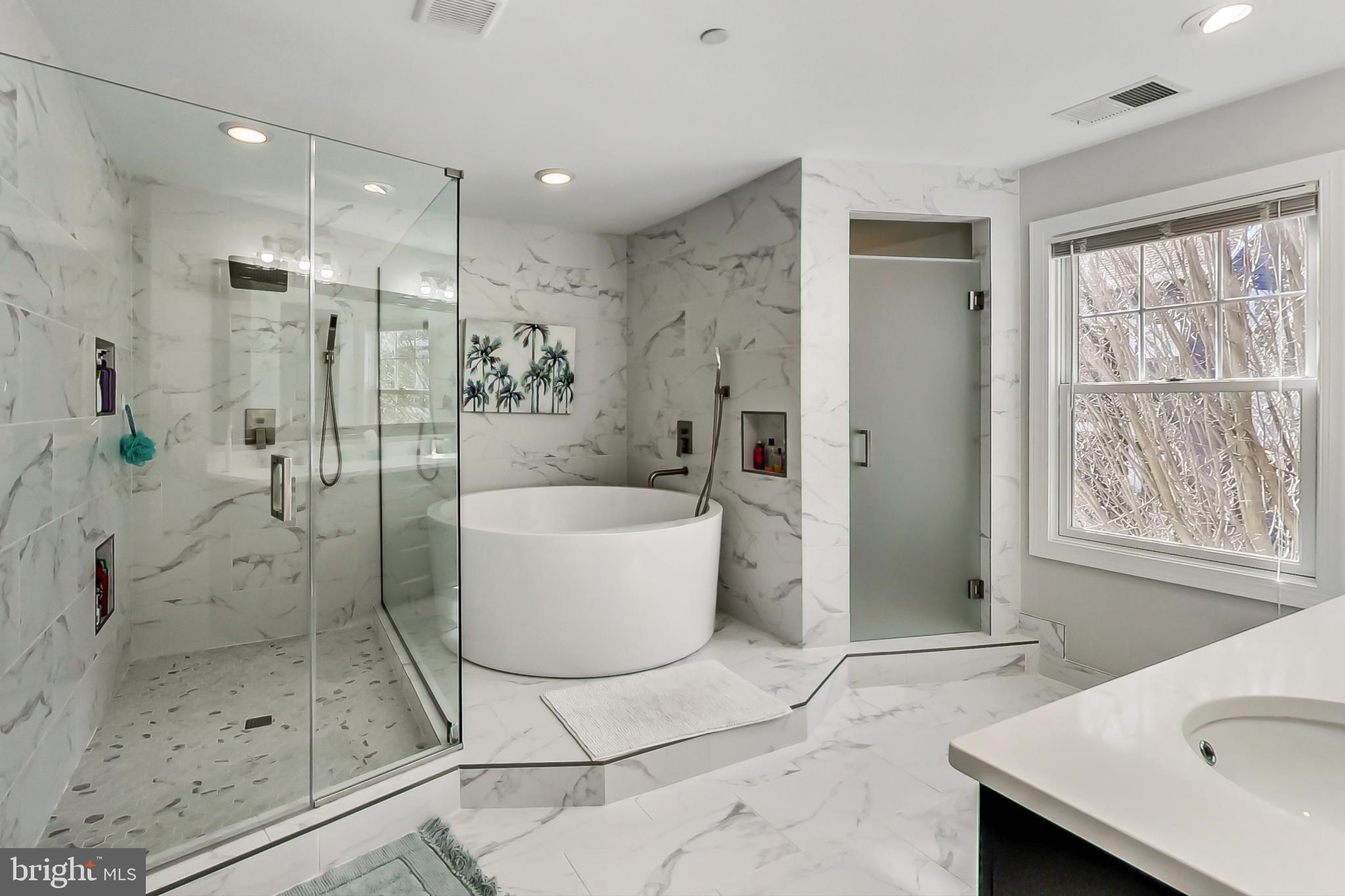 5922 Walhonding Road Bethesda, MD 20816 - Photo 27 of 65 Primary Ensuite Bath