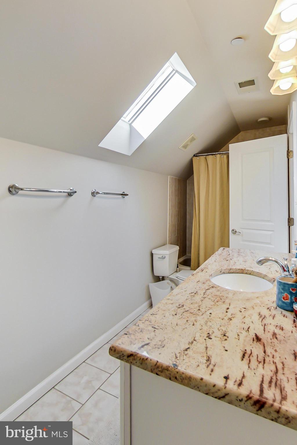 5922 Walhonding Road Bethesda, MD 20816 - Photo 45 of 65 4th Floor Full Bath