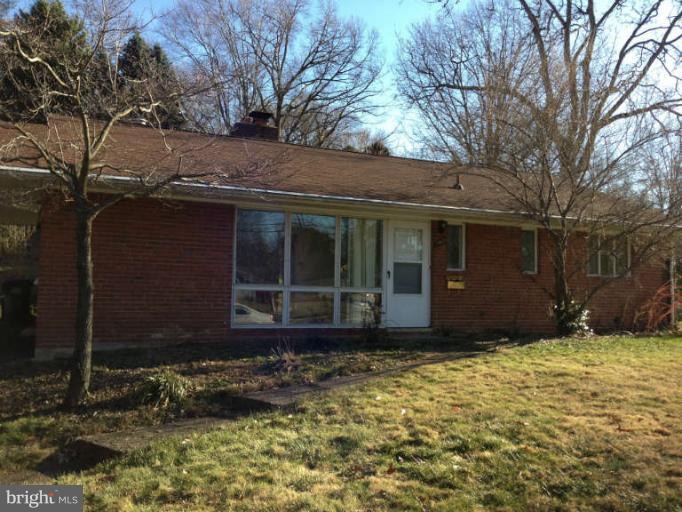 7407 Axton Street Springfield, VA 22151 - Photo 2 of 7 Exterior (Front)