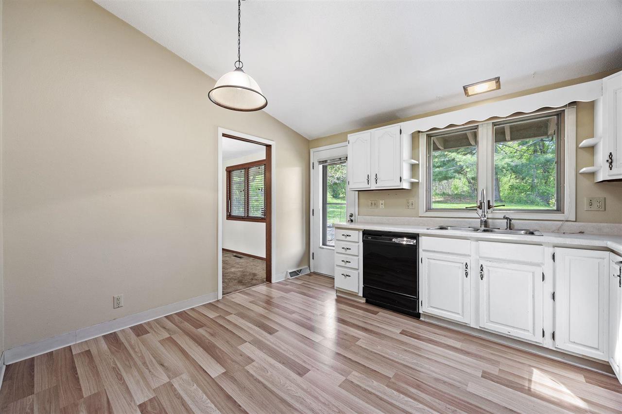 3729 Wenig Road Northeast Cedar Rapids, IA 52402 - Photo 9 of 26 Gallery Image 9