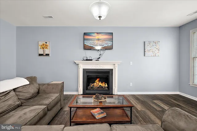 a view of a house with a yard and garage