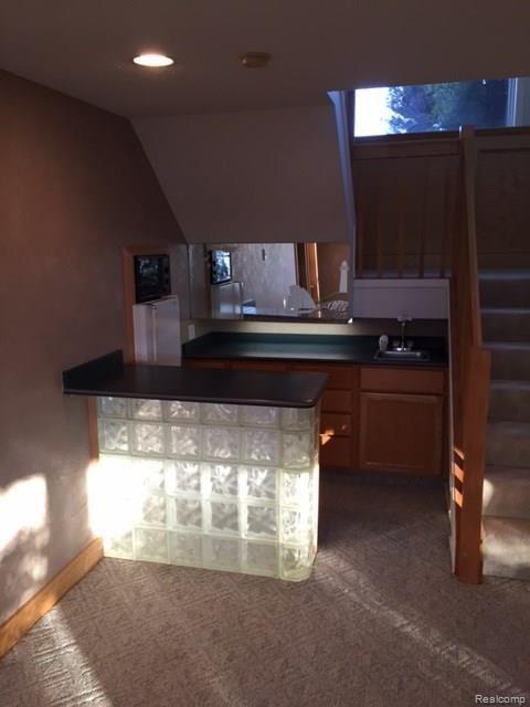 4333 Cedar Lake Road Howell, MI 48843 - Photo 20 of 26 bar in family room lower level.JPG