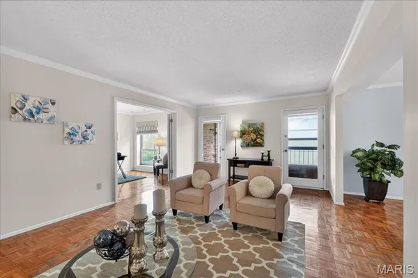 $199,900 | 539 Coeur De Royale Drive, Unit 204, Creve Coeur, MO 63141