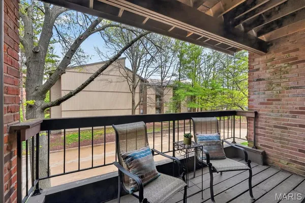 $199,900 | 539 Coeur De Royale Drive, Unit 204, Creve Coeur, MO 63141