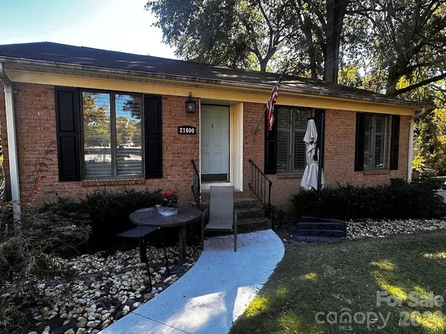 $1,500,000 | 21600 Rio Oro Drive, Unit 45, Cornelius, NC 28031