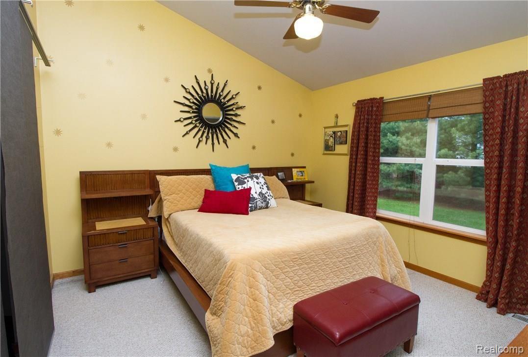 5688 Crescent Road Waterford, MI 48327 - Photo 25 of 46 MasterBedroom1.jpg