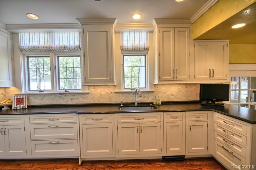 333 Washington Road Grosse Pointe, MI 48230 - Photo 13 of 34 Kitchen 4th View.jpg