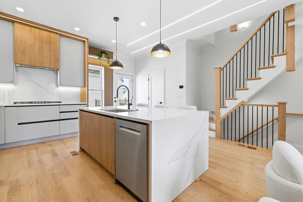 39 G Street Boston, MA 02127 - Photo 9 of 36