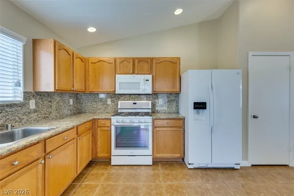 $1,998 | 5924 Oakton Street, Las Vegas, NV 89130