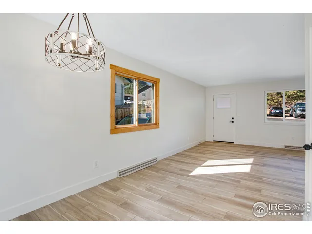 a view of empty room with window
