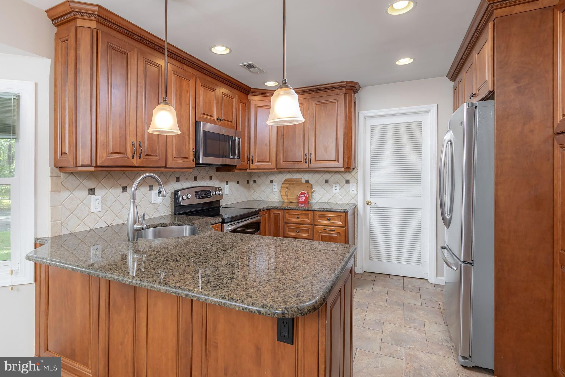 1 Castle Road Shamong, NJ 08088 - Photo 6 of 29 Granite Counter Tops