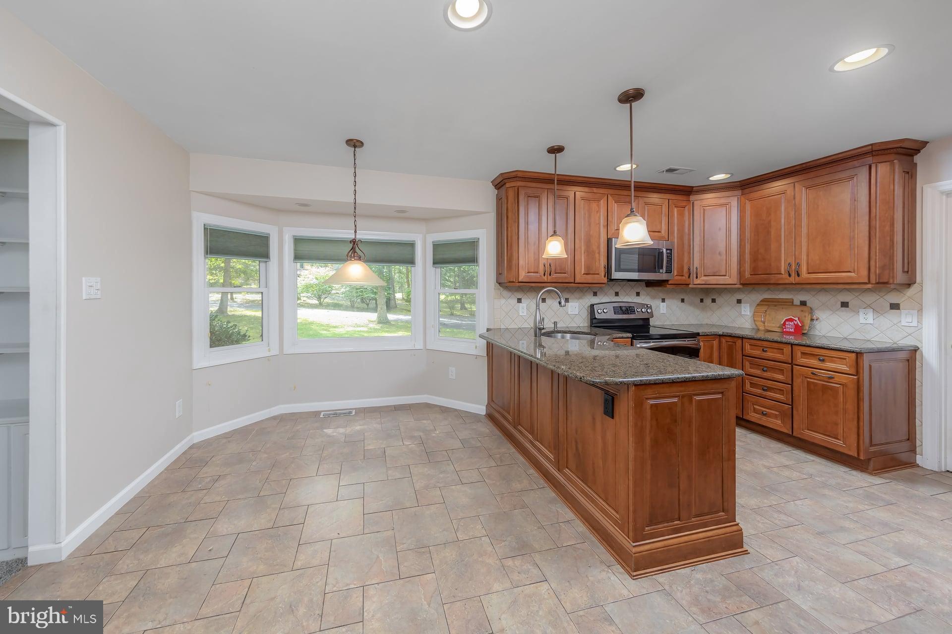 1 Castle Road Shamong, NJ 08088 - Photo 9 of 29 Eat in Kitchen