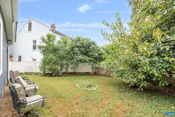 $2,500 | 800 Anderson Street, Charlottesville, VA 22903