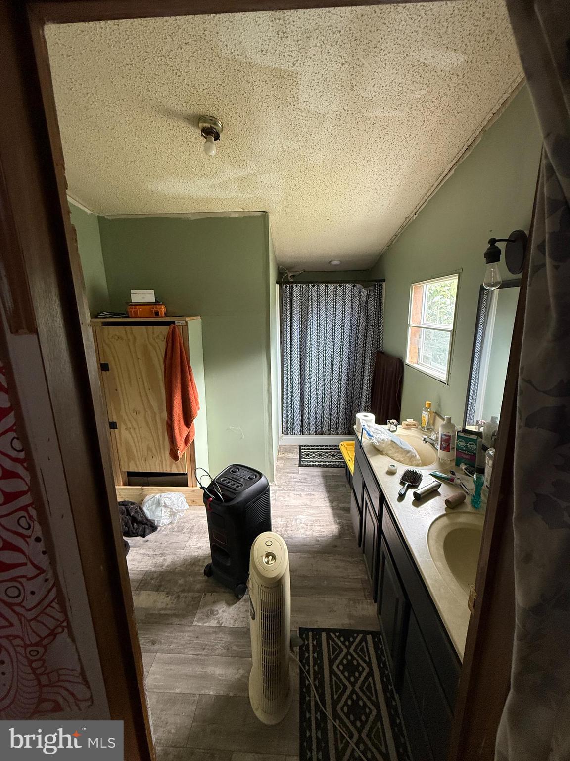 2418 Seeneytown Road Dover, DE 19904 - Photo 14 of 20 a bedroom with furniture and a window