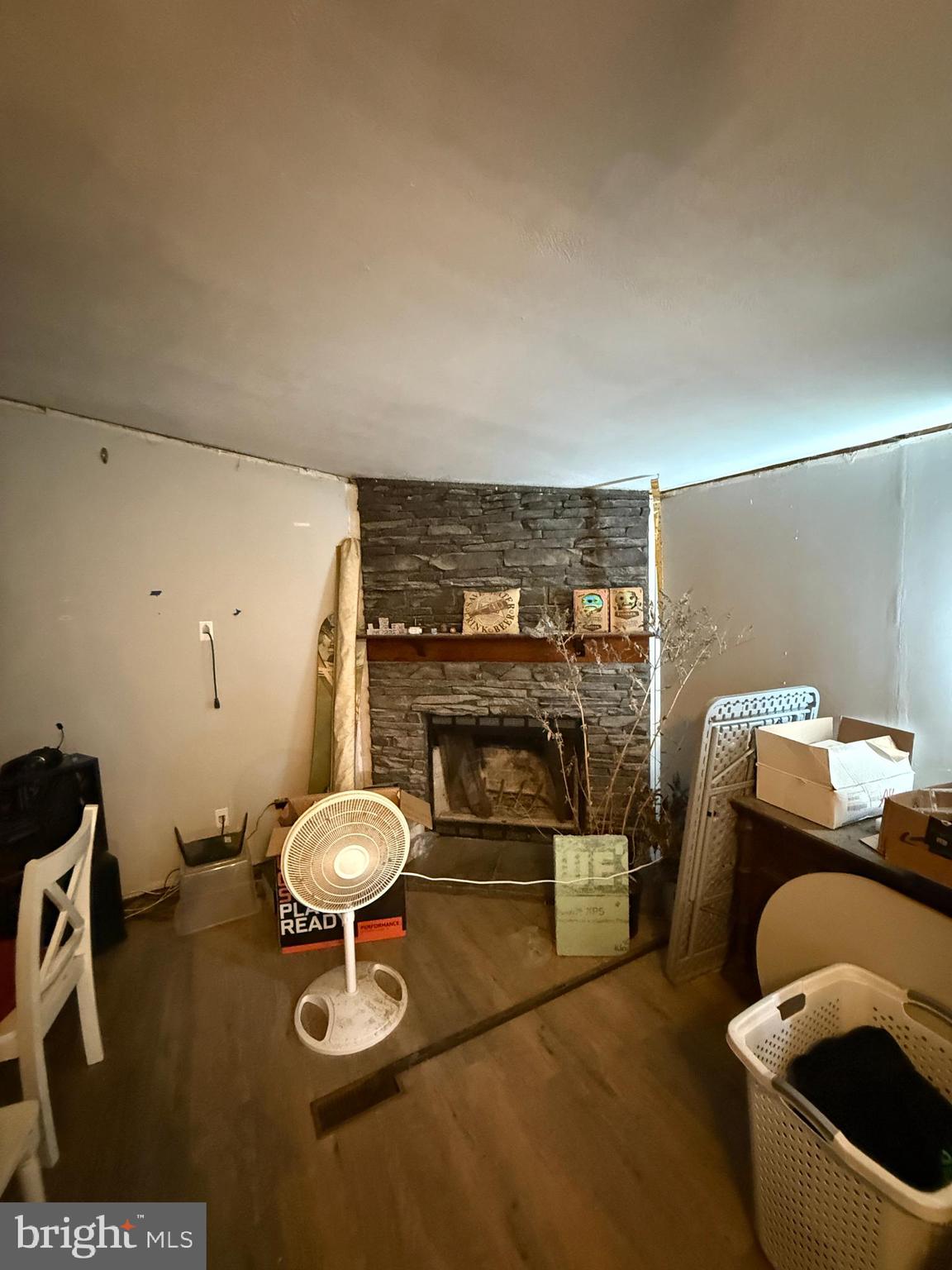 2418 Seeneytown Road Dover, DE 19904 - Photo 19 of 20 a room with a couch and chairs