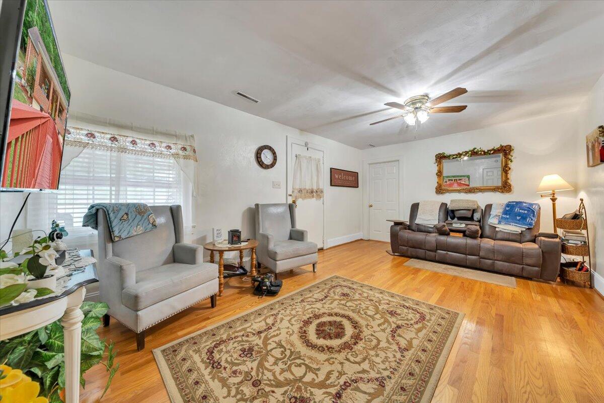 1852 Wildwood Road Salem, VA 24153 - Photo 10 of 48 08-MIB07819