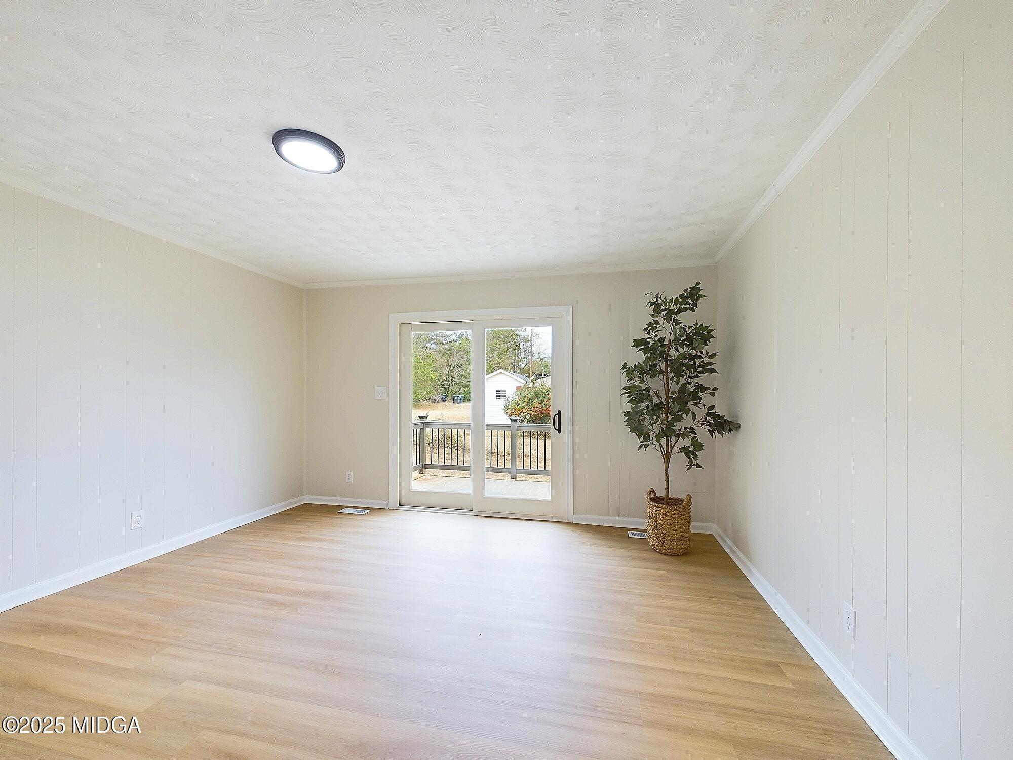 CAM03843G0-PR0037-STILL017