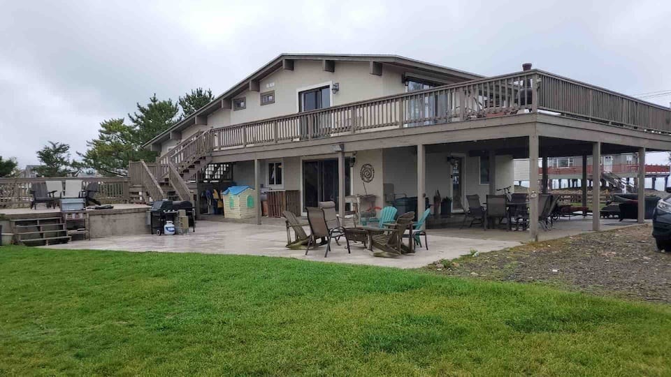 271 Central Avenue Scituate, MA 02050 - Photo 16 of 18 a view of a chairs and table in patio
