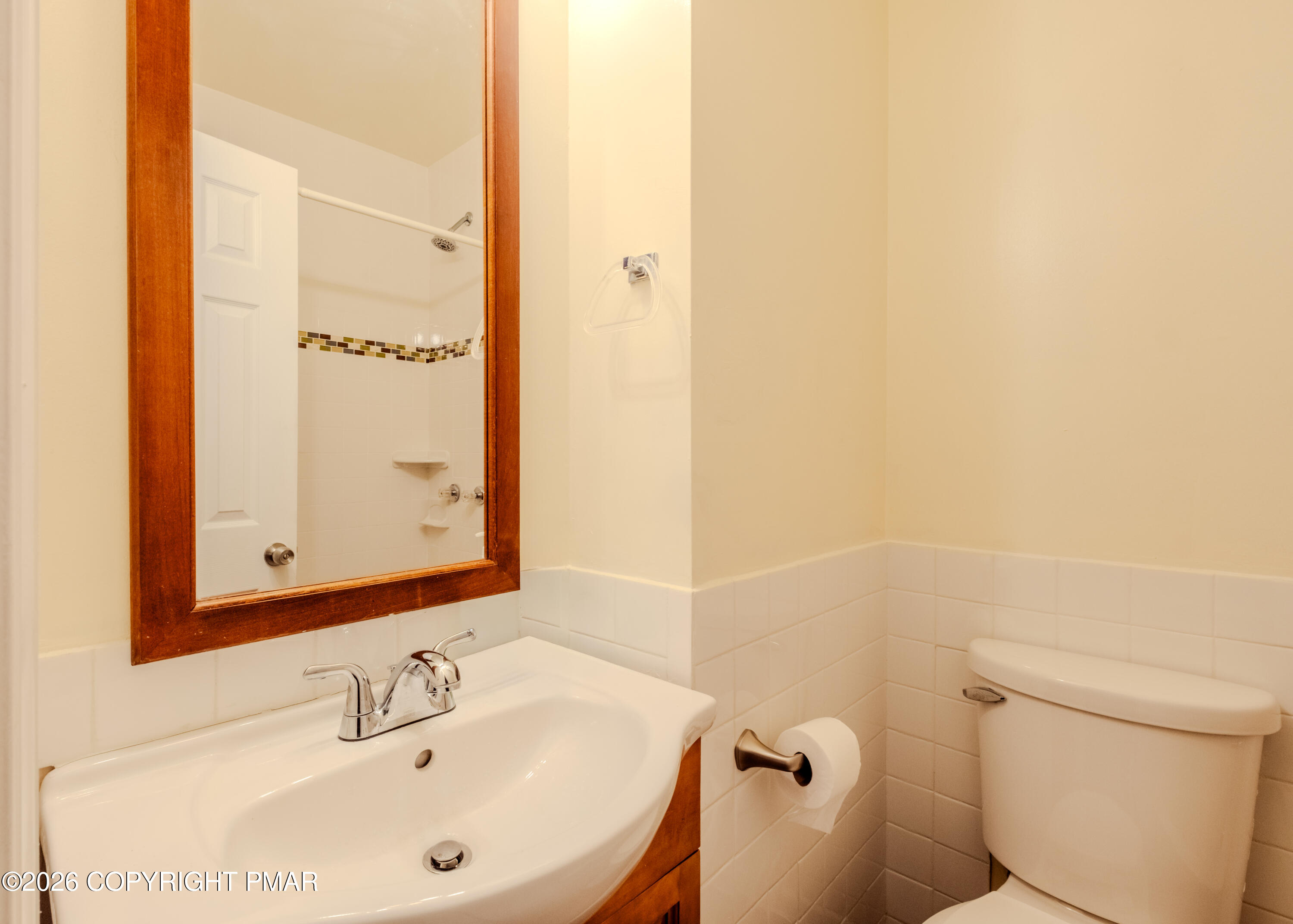 1042 Taylor Avenue Scranton, PA 18510 - Photo 20 of 40 a bathroom with a sink and mirror with toilet