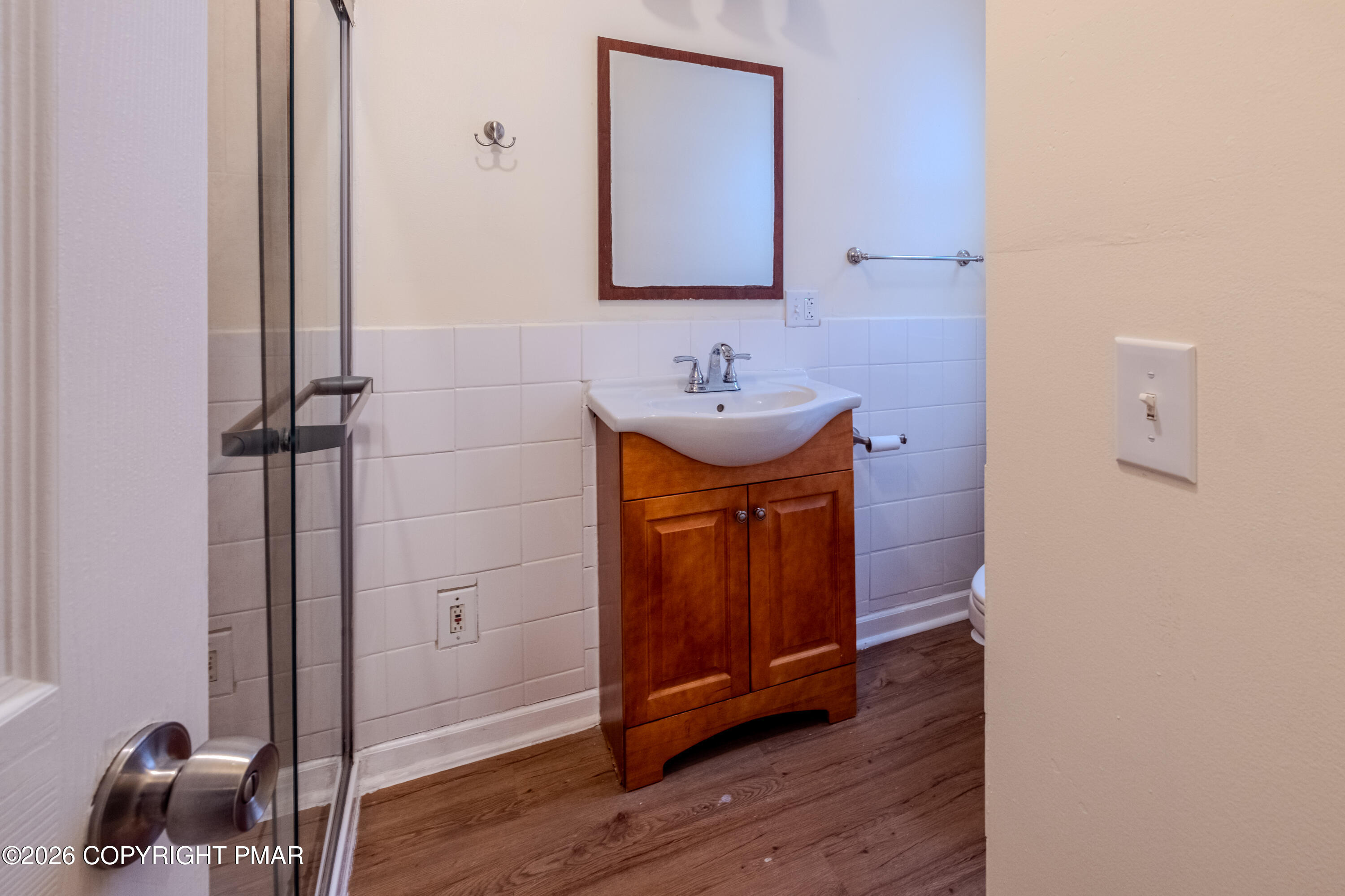 1042 Taylor Avenue Scranton, PA 18510 - Photo 23 of 40 a bathroom with a sink and mirror