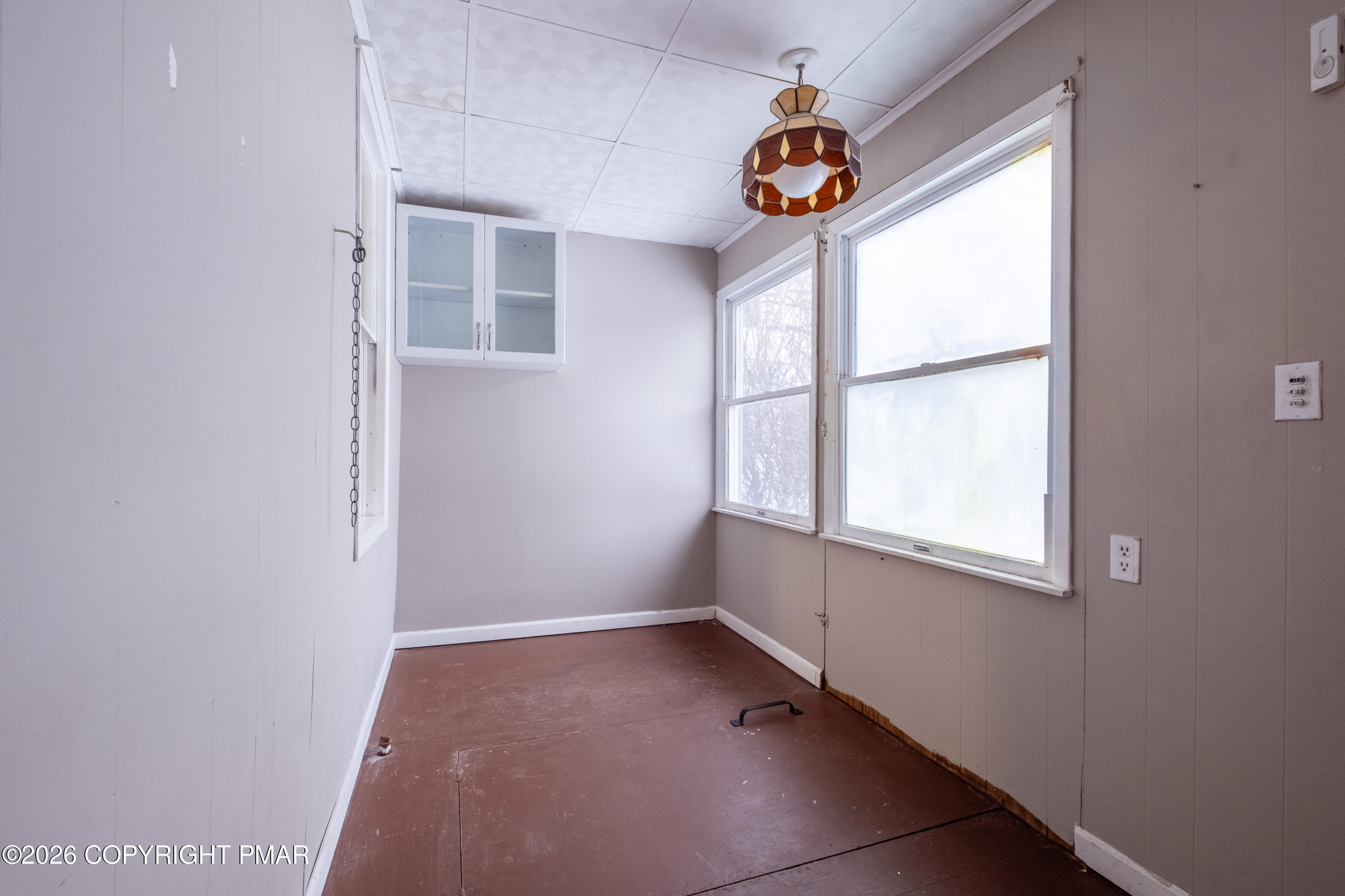 1042 Taylor Avenue Scranton, PA 18510 - Photo 26 of 40 an empty room with windows and fan