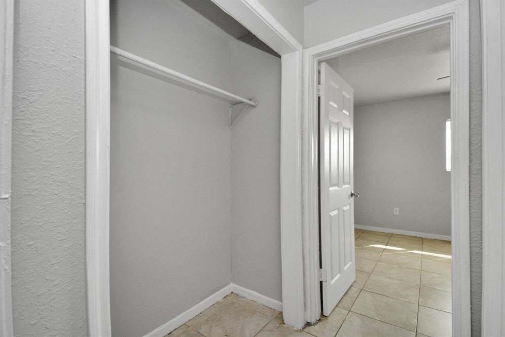 8127 Colonial Lane, Unit 2 Houston, TX 77051 - Photo 8 of 11 a view of an empty room