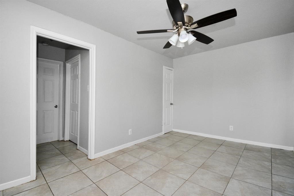 8127 Colonial Lane, Unit 2 Houston, TX 77051 - Photo 9 of 11 a view of an empty room