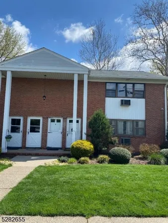 $1,900 | 1 Colonial Drive, Unit 1B, Little Falls, NJ 07424