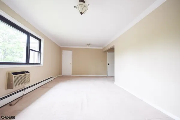 $1,900 | 1 Colonial Drive, Unit 1B, Little Falls, NJ 07424