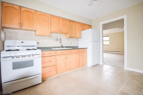 $1,900 | 1 Colonial Drive, Unit 1B, Little Falls, NJ 07424