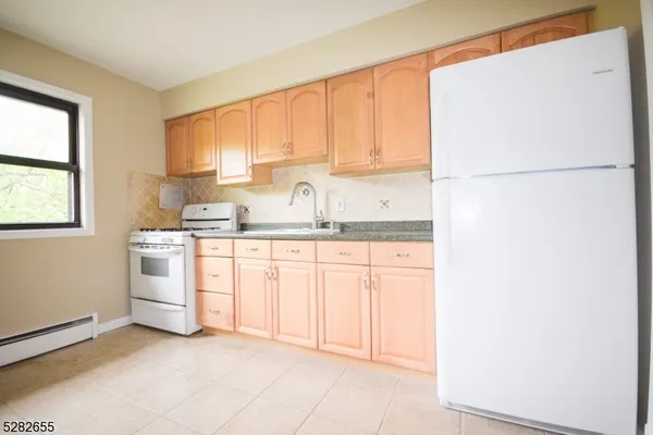 $1,900 | 1 Colonial Drive, Unit 1B, Little Falls, NJ 07424
