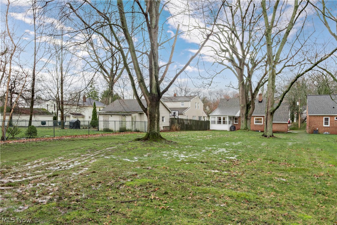 1608 Sunview Road Lyndhurst, OH 44124 - Photo 8 of 41 Gallery Image 8